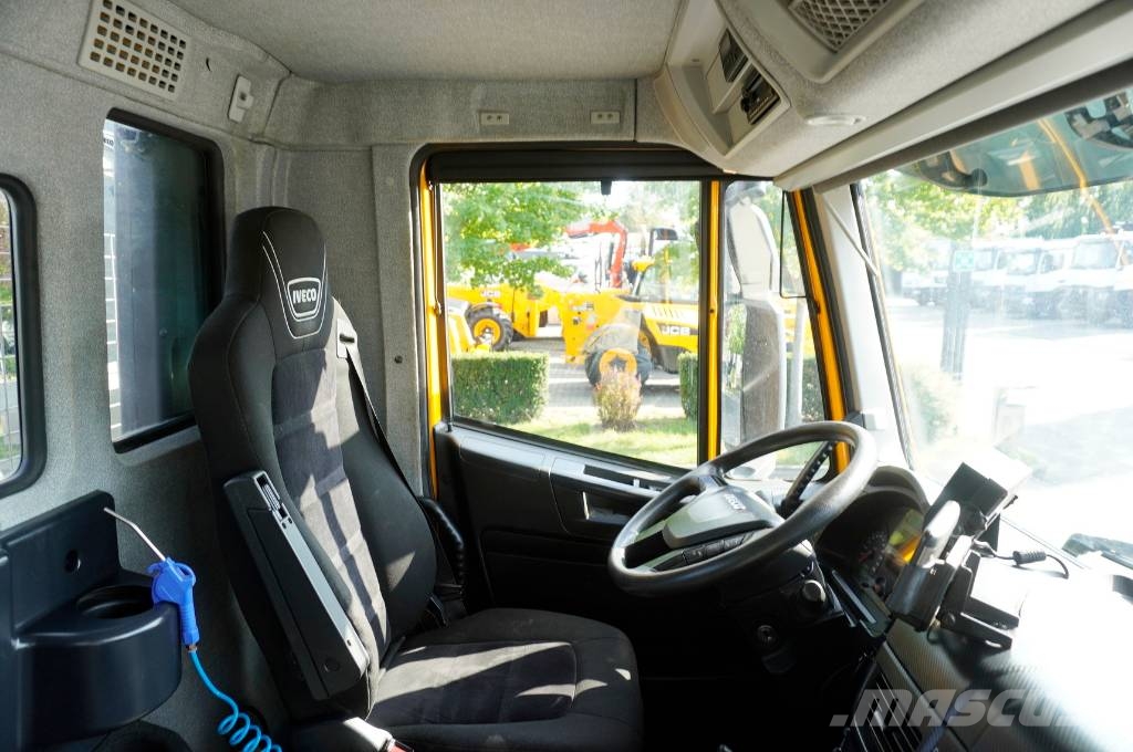 Iveco Stralis 420 8x2 / Fiault tow truck superstructure Kamioni sa ravan platformom / vitlom