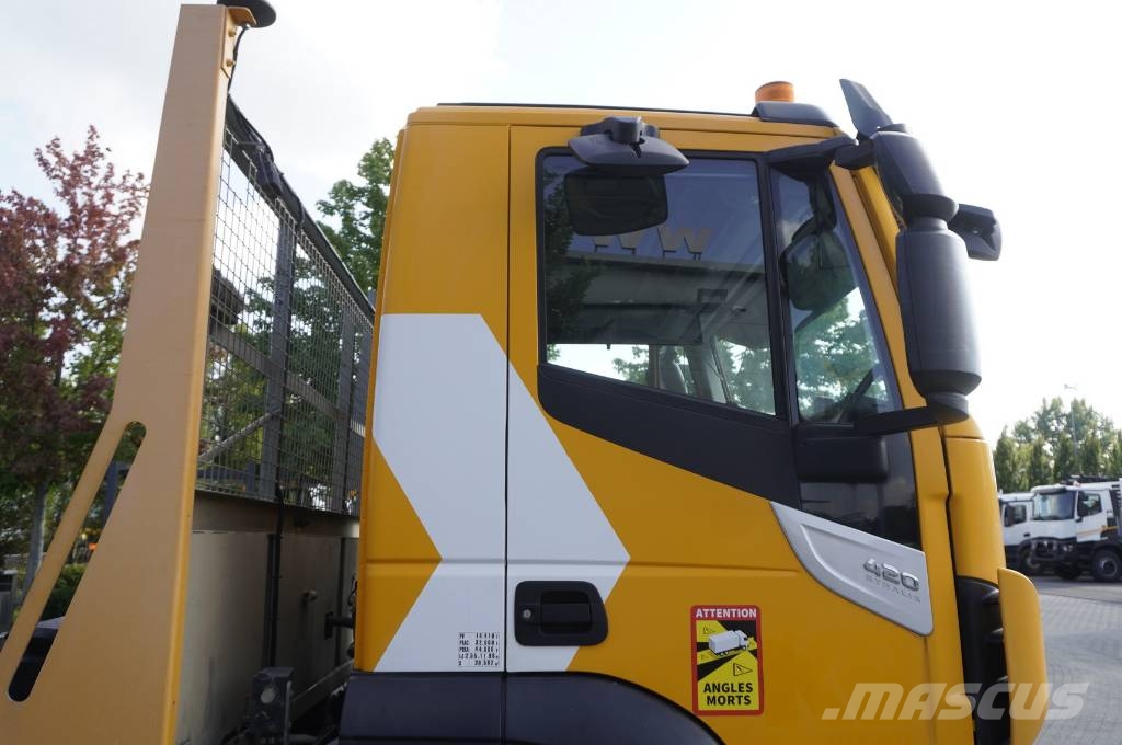 Iveco Stralis 420 8x2 / Fiault tow truck superstructure Kamioni sa ravan platformom / vitlom