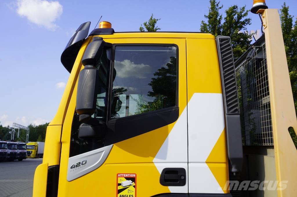 Iveco Stralis 420 8x2 / Fiault tow truck superstructure Kamioni sa ravan platformom / vitlom