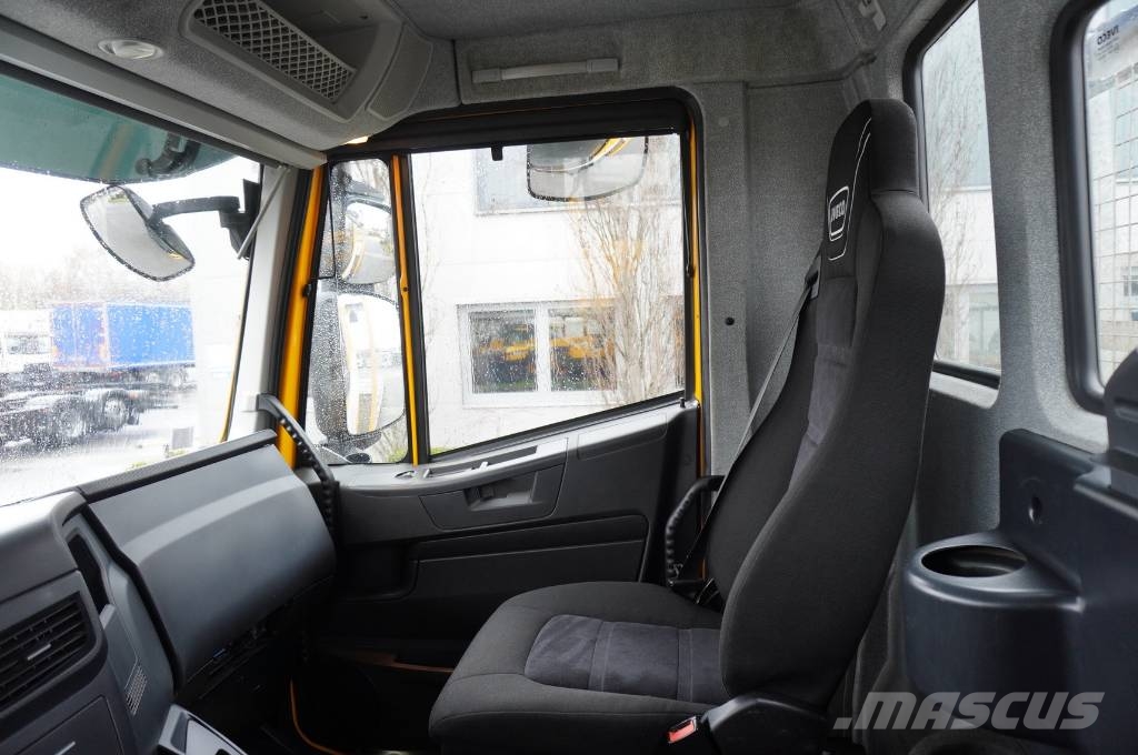 Iveco Stralis 420 8x2 / Fiault tow truck superstructure Camiones portamaquinaria