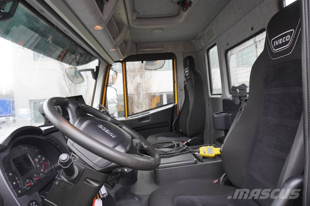 Iveco Stralis 420 8x2 / Fiault tow truck superstructure Camiones portamaquinaria