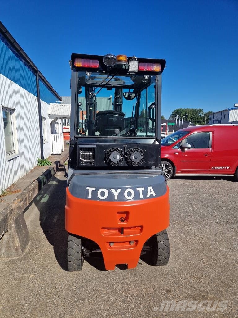 Toyota 8 FBMT 35 Stivuitor electric