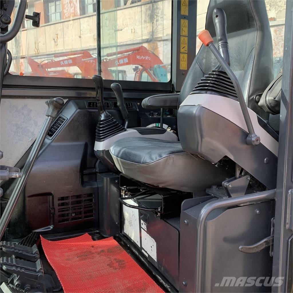 Komatsu PC 56 Bagri goseničarji