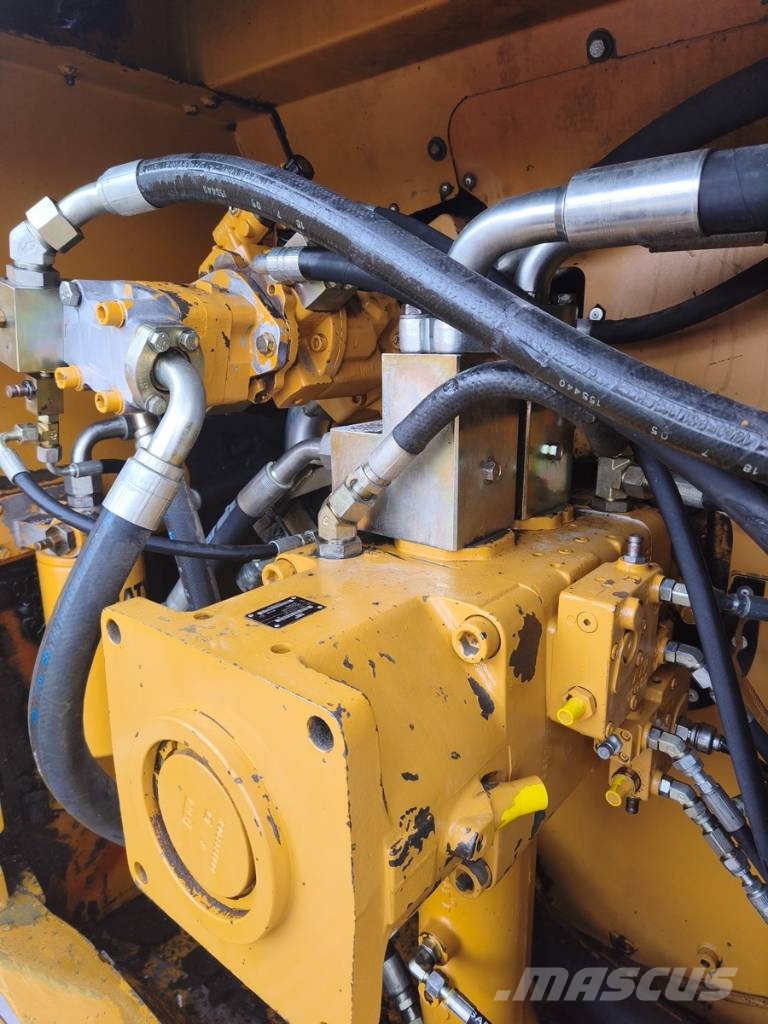 CAT 365 C حفارات زحافة