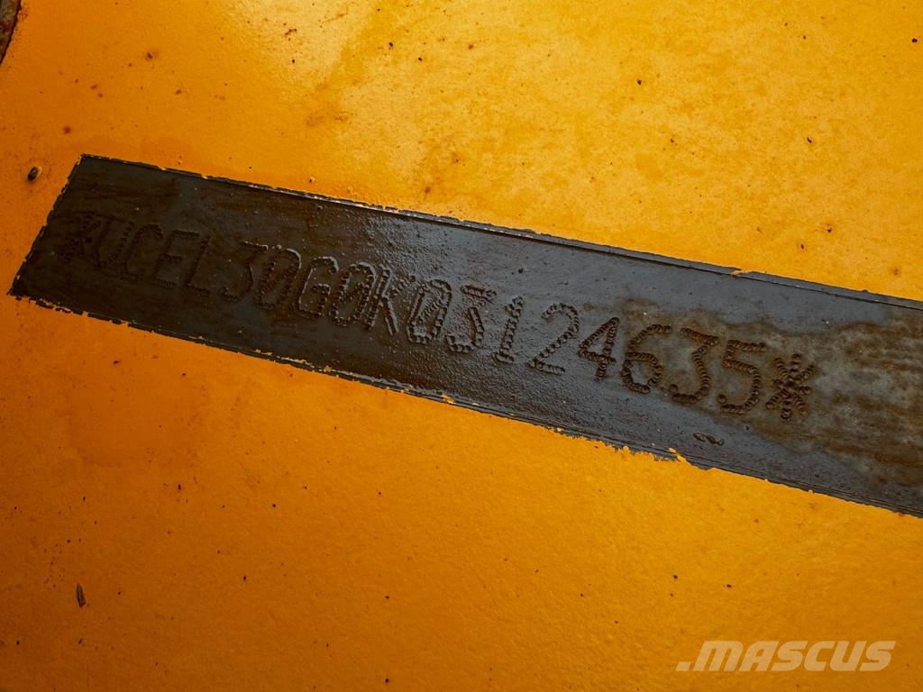 Volvo L30 G . لوادر بعجل