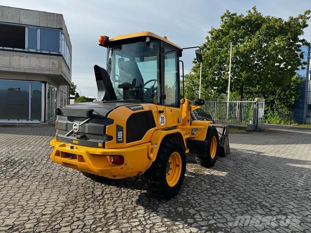 Volvo L30 G . لوادر بعجل