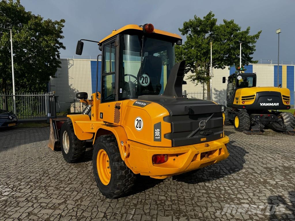 Volvo L30 G . لوادر بعجل