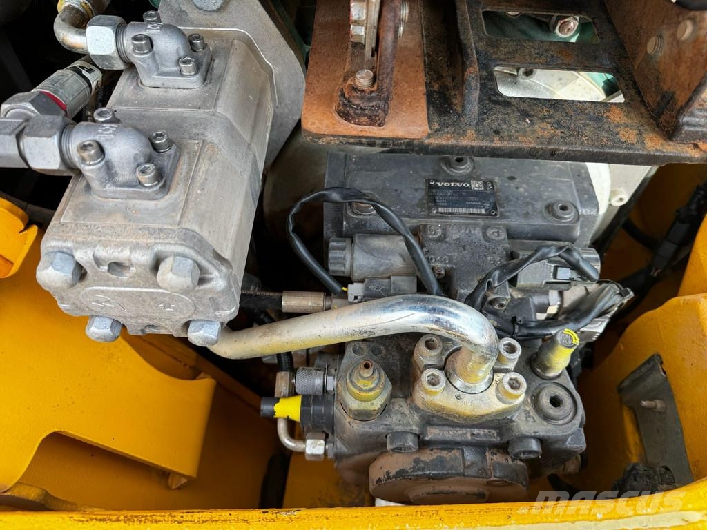 Volvo L30 G . لوادر بعجل