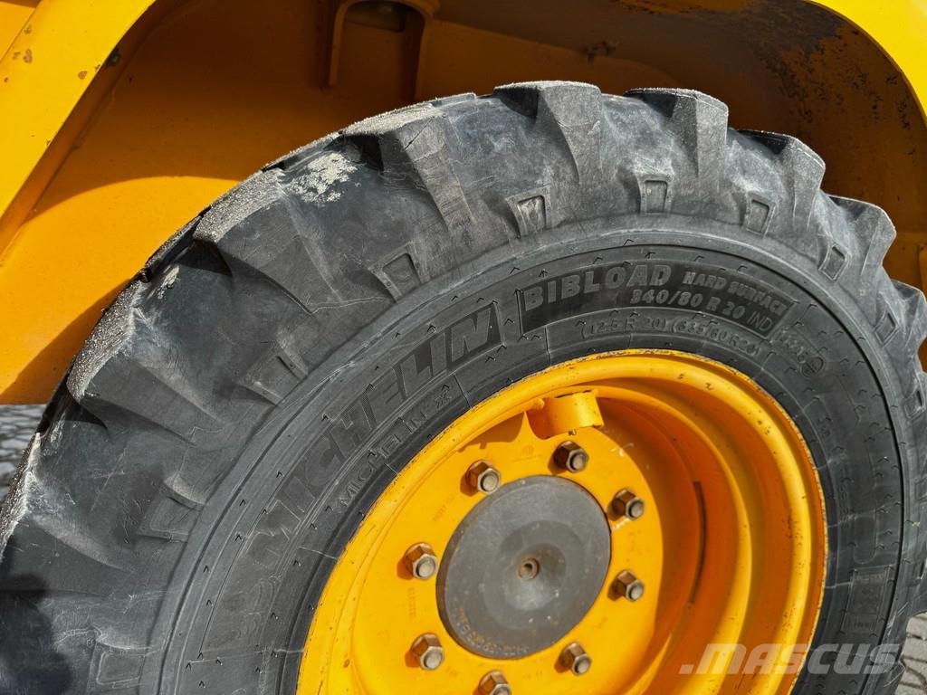 Volvo L30 G . لوادر بعجل