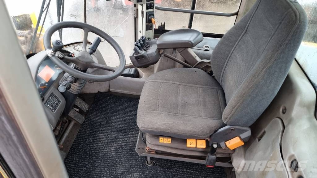 Volvo L 120 G لوادر بعجل