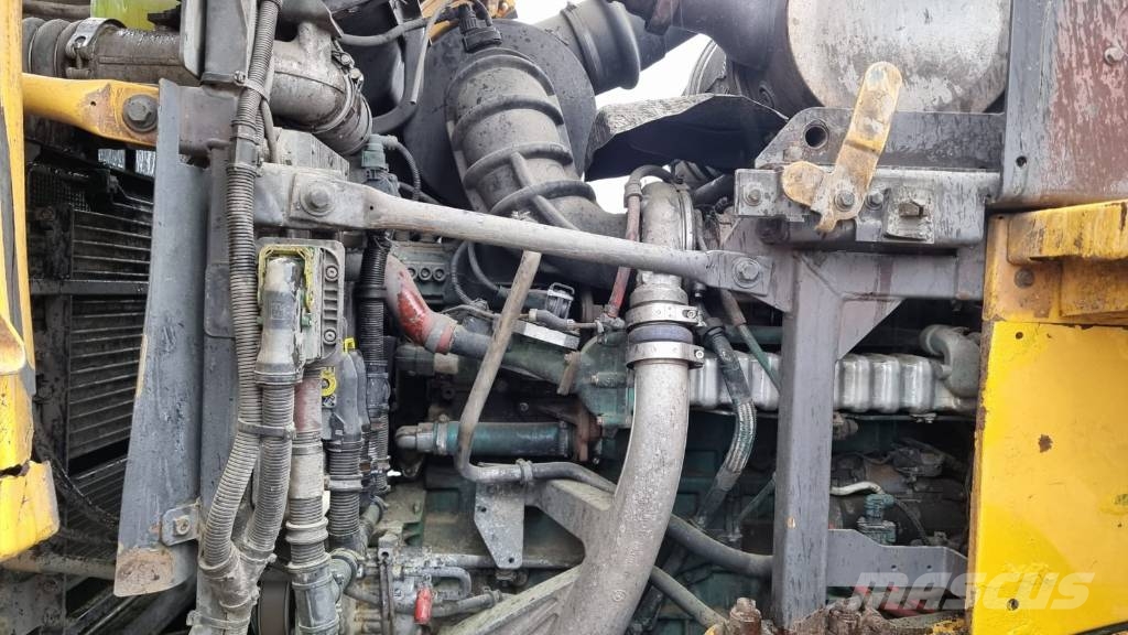 Volvo L 120 G لوادر بعجل