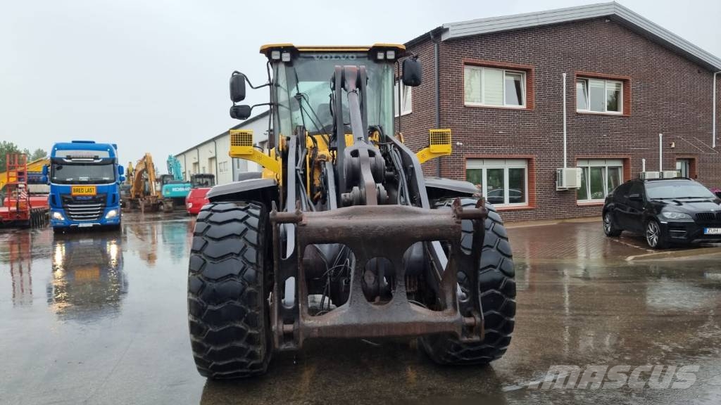 Volvo L 120 G لوادر بعجل
