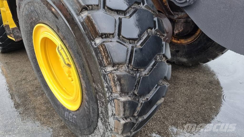 Volvo L 120 G لوادر بعجل