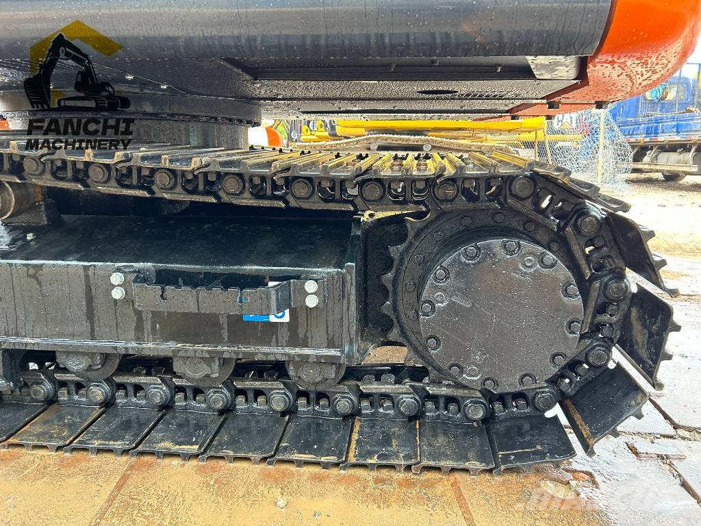 Hitachi ZX120 Гусеничні екскаватори