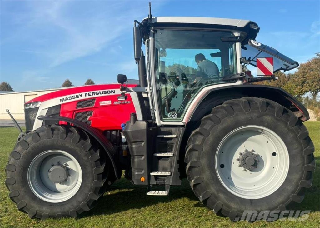 Massey Ferguson 8S.225 Dyna E-Power Traktörler