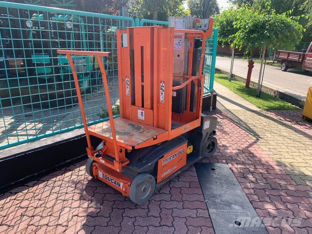 JLG TOUCAN DUO            V-3811 Vertikalūs stiebiniai keltuvai