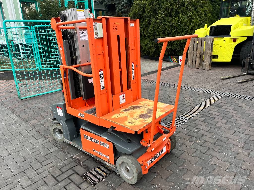JLG TOUCAN DUO V-3811 EO Вертикальні щоглові підйомники