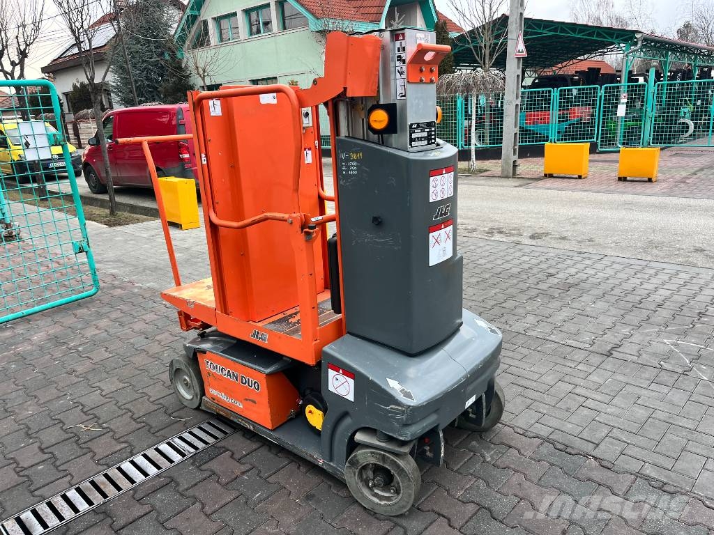 JLG TOUCAN DUO V-3811 EO Вертикальні щоглові підйомники