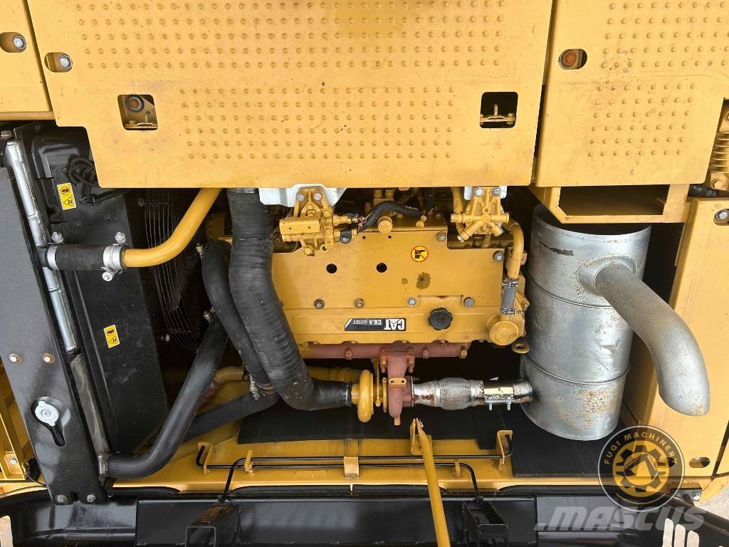 CAT 320D2 Lánctalpas kotrók