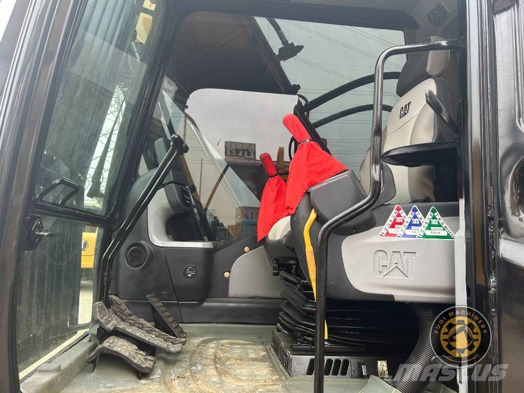 CAT 320D2 Lánctalpas kotrók