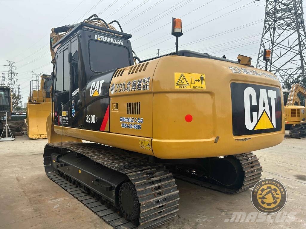 CAT 320D2 Lánctalpas kotrók