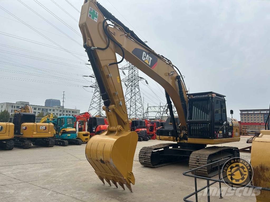 CAT 320D2 Lánctalpas kotrók
