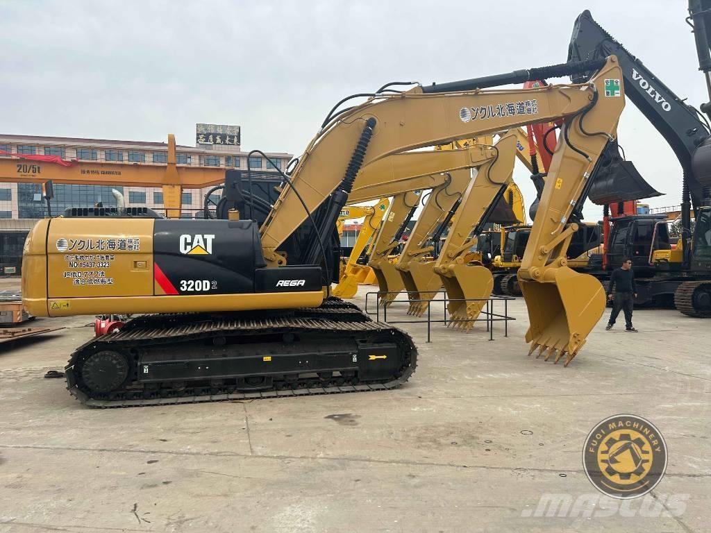 CAT 320D2 Lánctalpas kotrók