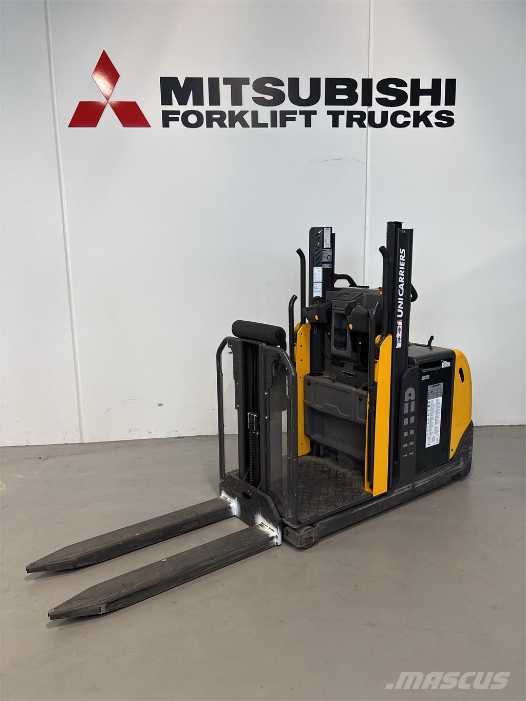 UniCarriers EPL100 Low lift order picker