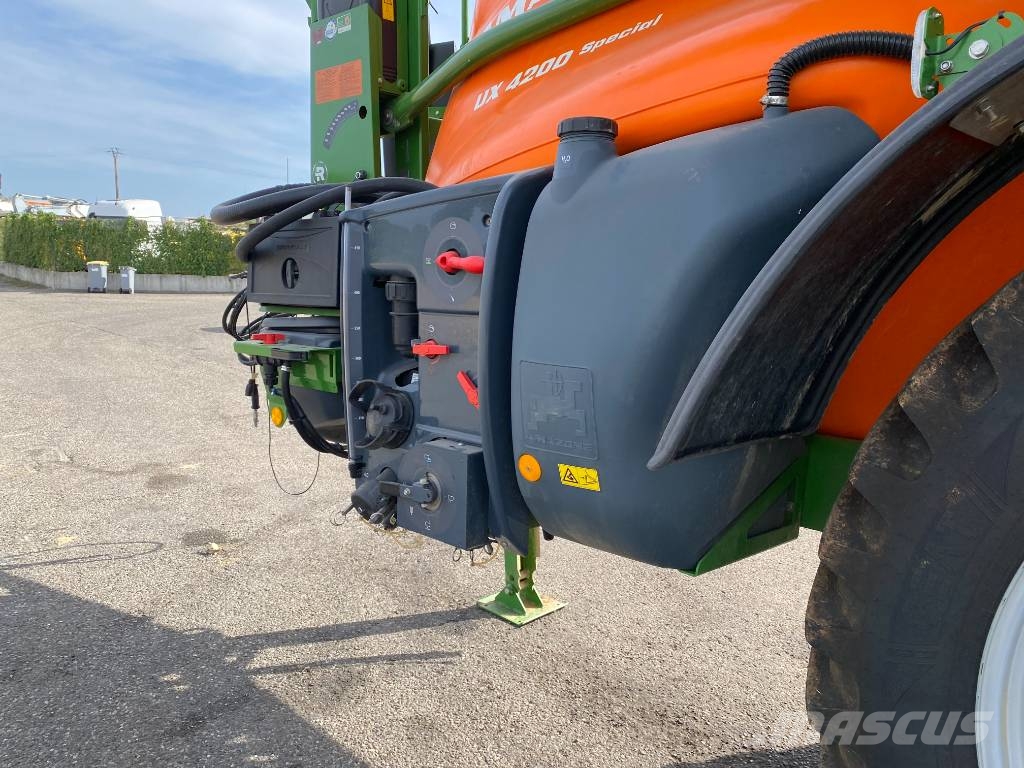Amazone UX 4200 Spécial 40Km/h 30M-Iso/Bus endommagé Flüssigdüngerstreuer