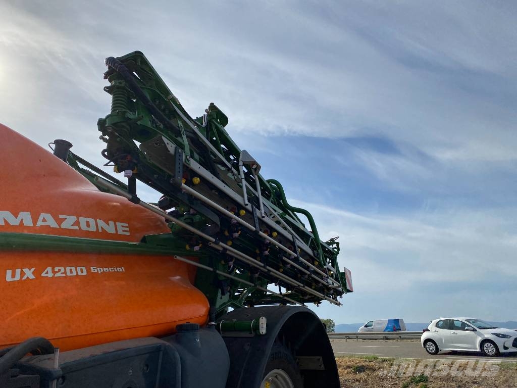 Amazone UX 4200 Spécial 40Km/h 30M-Iso/Bus endommagé Flüssigdüngerstreuer