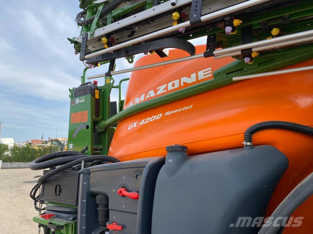 Amazone UX 4200 Spécial 40Km/h 30M-Iso/Bus endommagé Flüssigdüngerstreuer