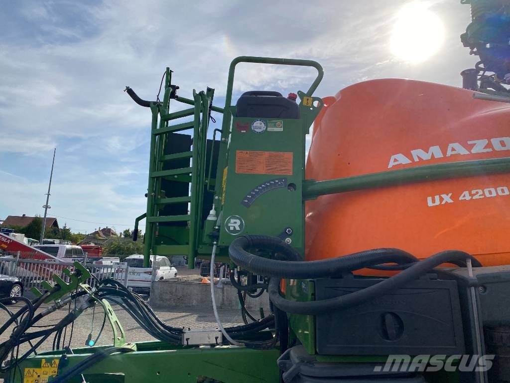 Amazone UX 4200 Spécial 40Km/h 30M-Iso/Bus endommagé Flüssigdüngerstreuer