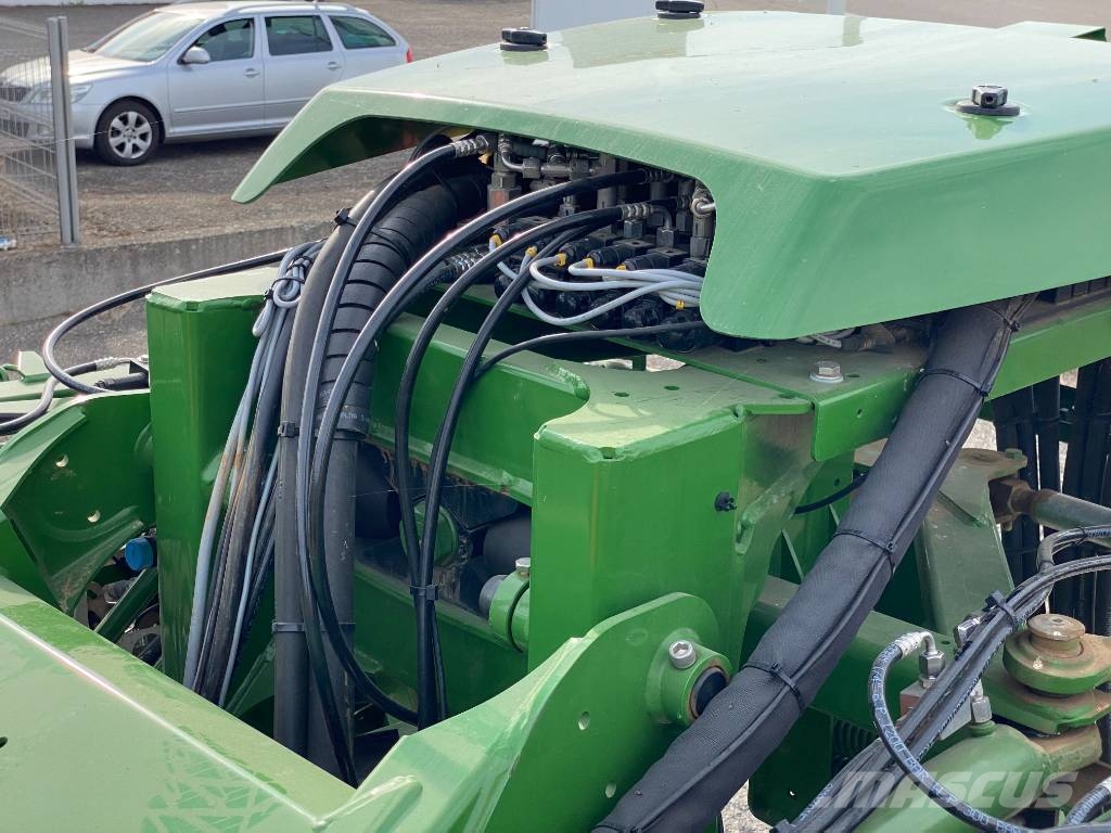 Amazone UX 4200 Spécial 40Km/h 30M-Iso/Bus endommagé Flüssigdüngerstreuer