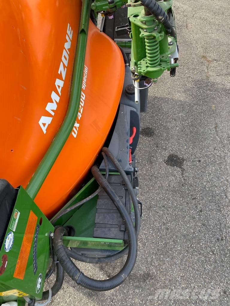 Amazone UX 4200 Spécial 40Km/h 30M-Iso/Bus endommagé Flüssigdüngerstreuer