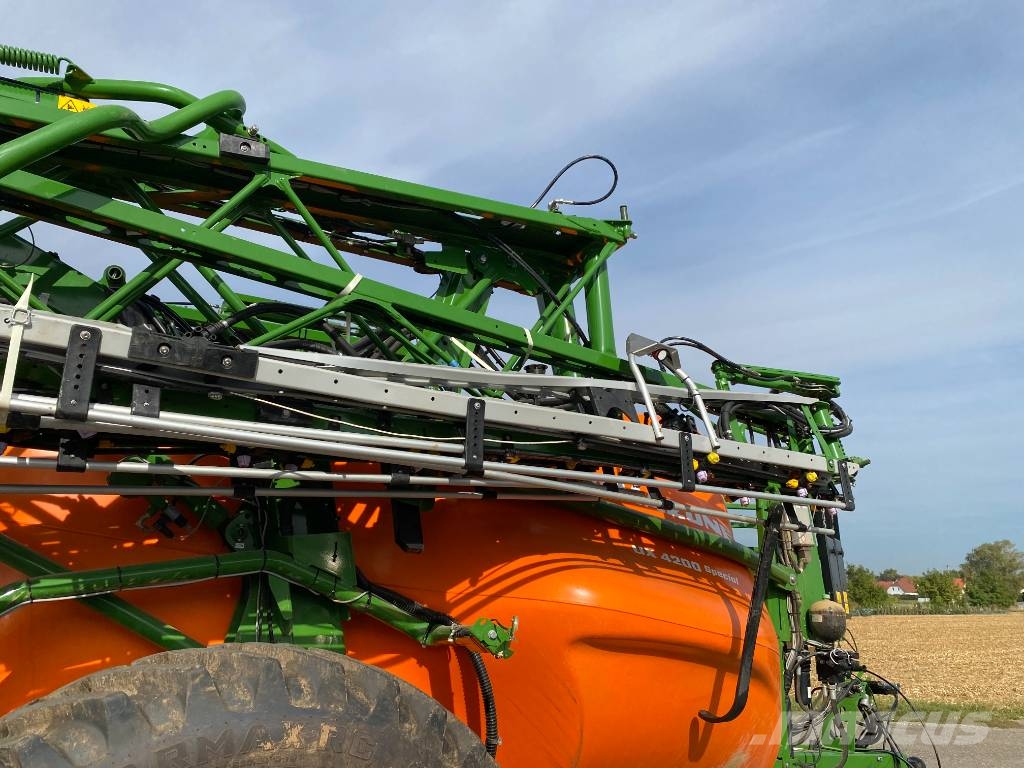 Amazone UX 4200 Spécial 40Km/h 30M-Iso/Bus endommagé Flüssigdüngerstreuer