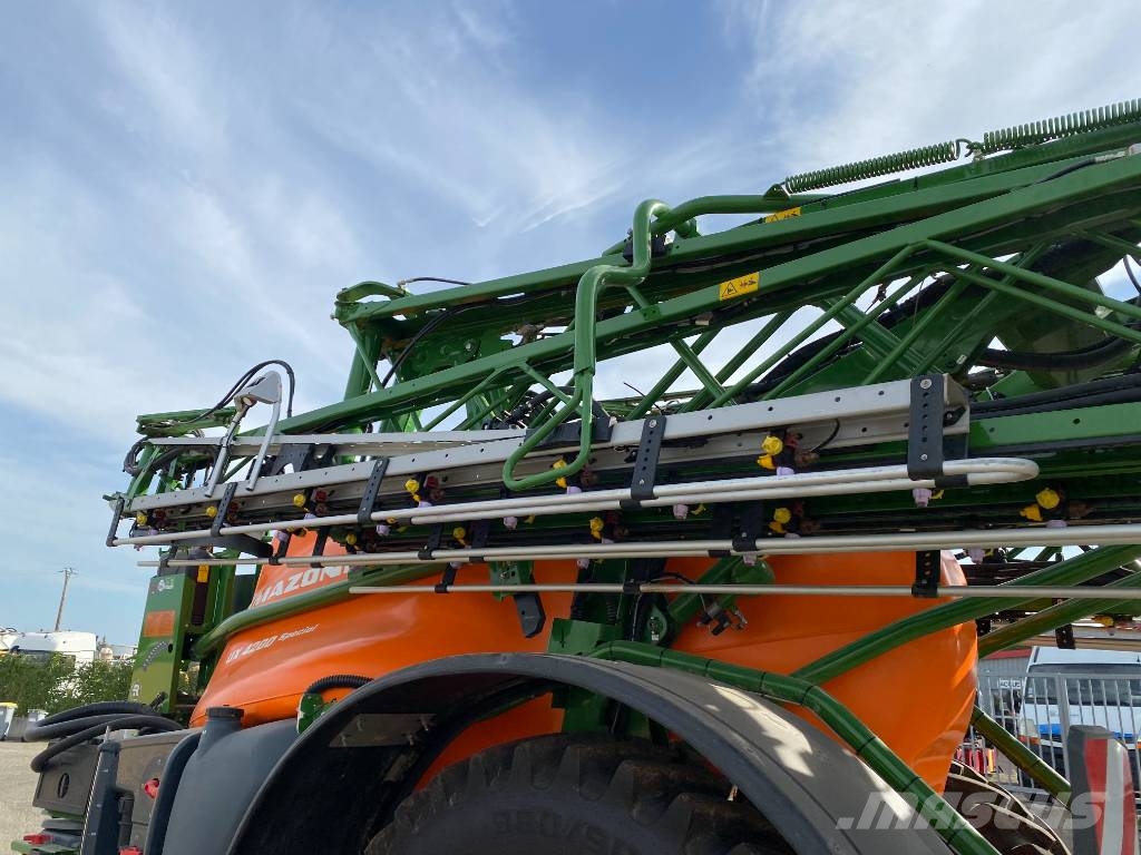 Amazone UX 4200 Spécial 40Km/h 30M-Iso/Bus endommagé Flüssigdüngerstreuer