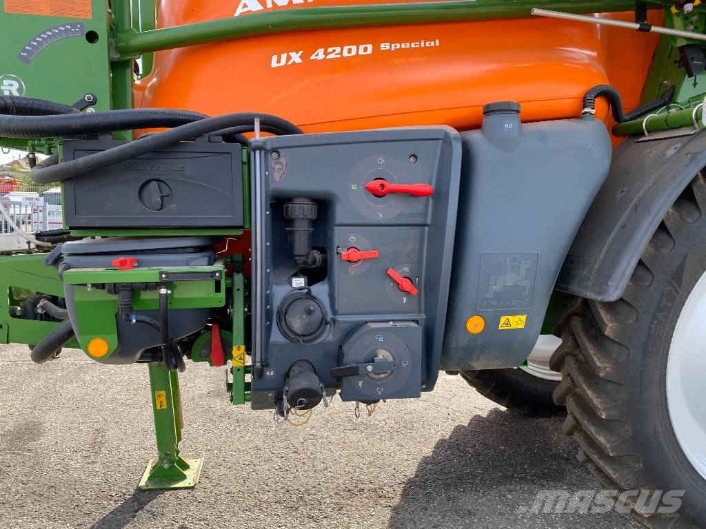 Amazone UX 4200 Spécial 40Km/h 30M-Iso/Bus endommagé Flüssigdüngerstreuer