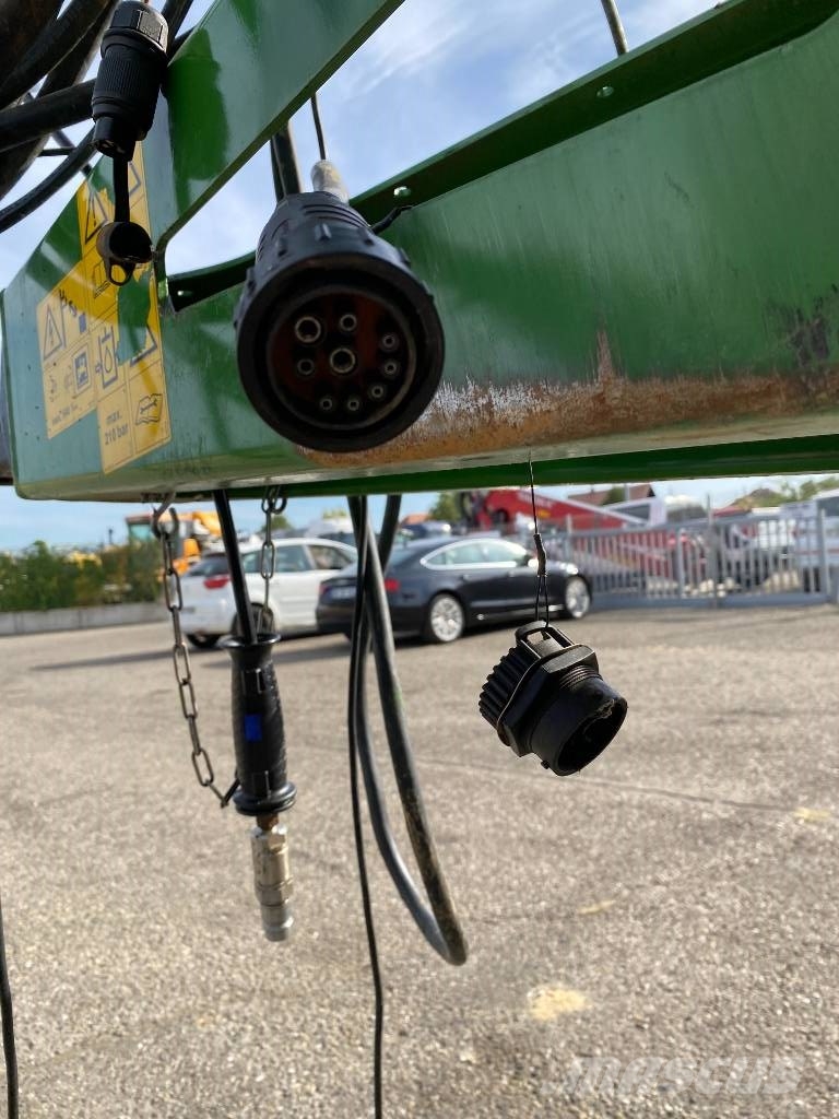 Amazone UX 4200 Spécial 40Km/h 30M-Iso/Bus endommagé Flüssigdüngerstreuer