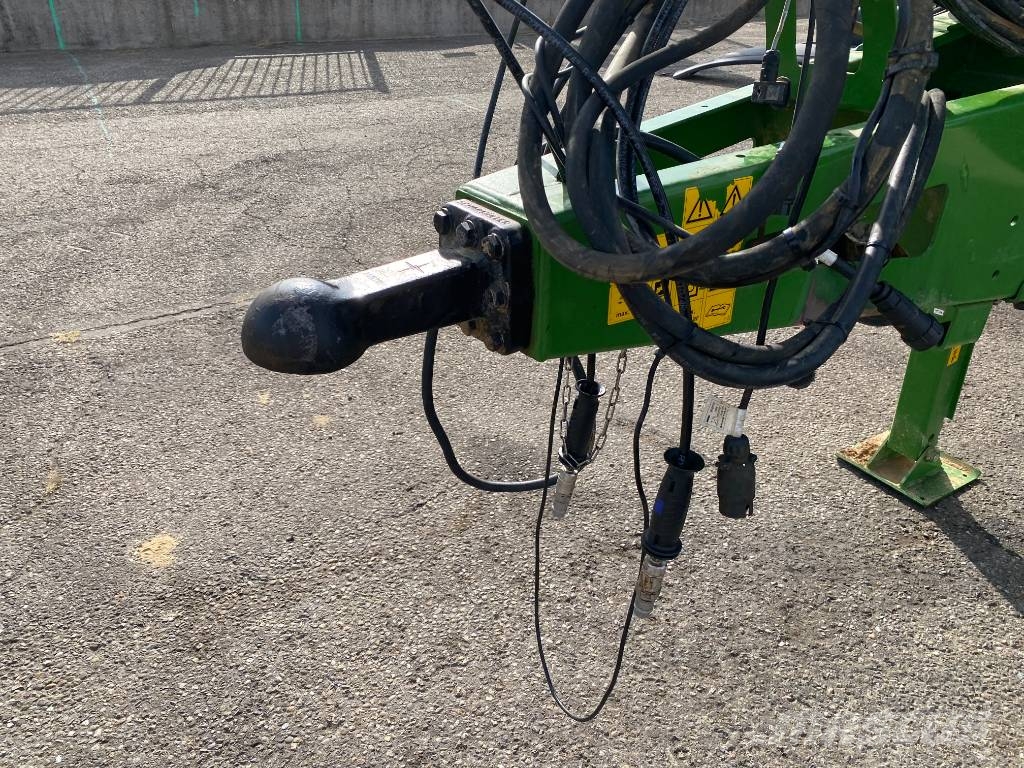 Amazone UX 4200 Spécial 40Km/h 30M-Iso/Bus endommagé Flüssigdüngerstreuer