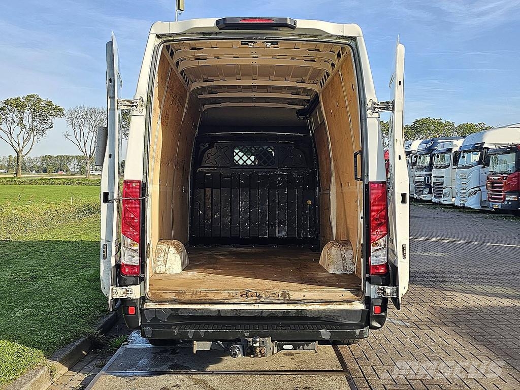 Iveco Daily 35S13 L2H2 ac trekhaak 3500 kg Panel vans