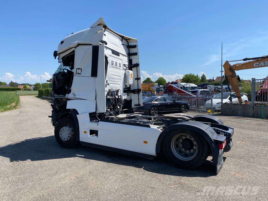 Renault T520 High De13-1er Main endommagé Vetopöytäautot