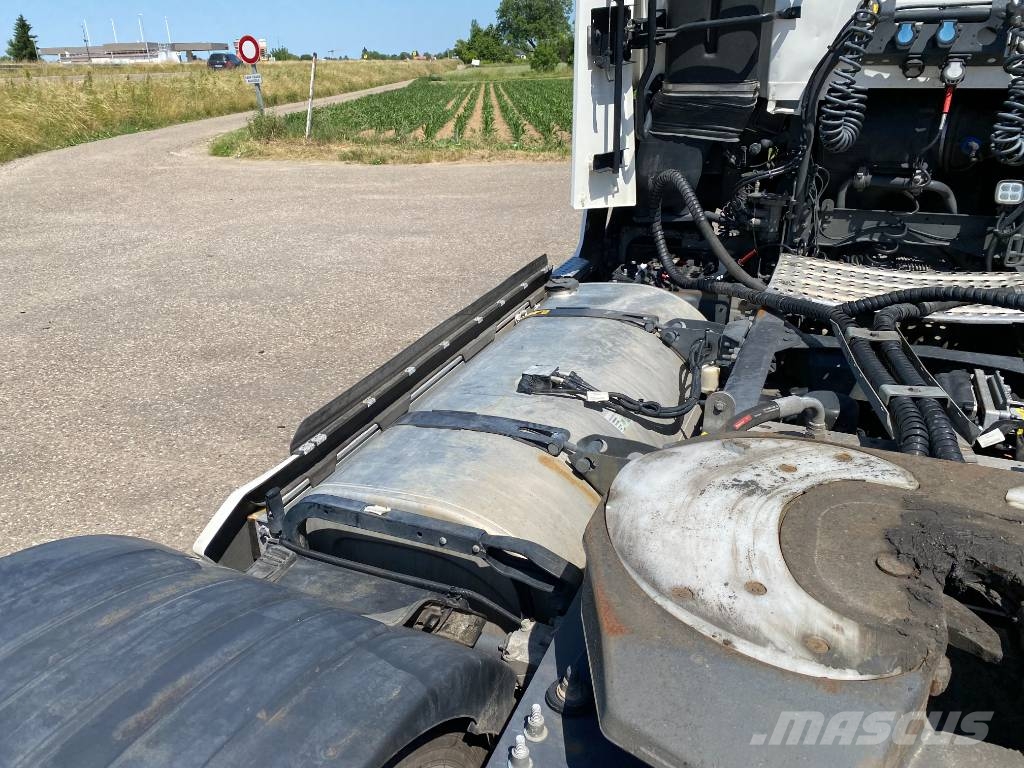 Renault T520 High De13-1er Main endommagé Vetopöytäautot