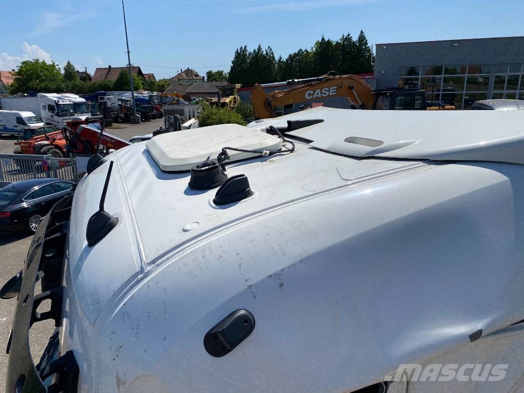 Renault T520 High De13-1er Main endommagé Vetopöytäautot