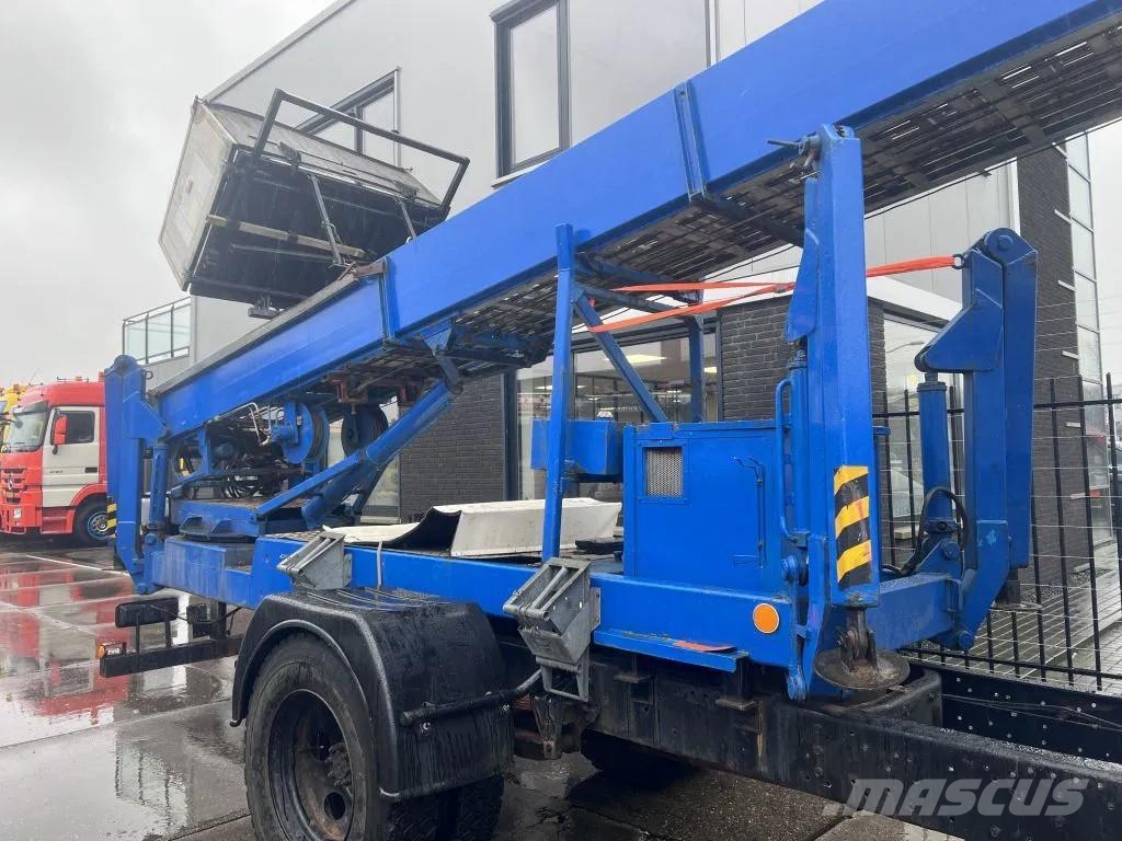 International 4600 4x2 210HP + TEUPEN hyLIFT Plataformas sobre camión