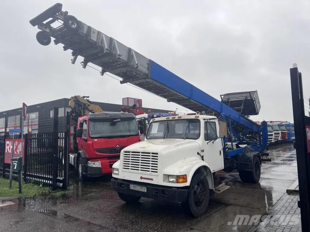 International 4600 4x2 210HP + TEUPEN hyLIFT Plataformas sobre camión