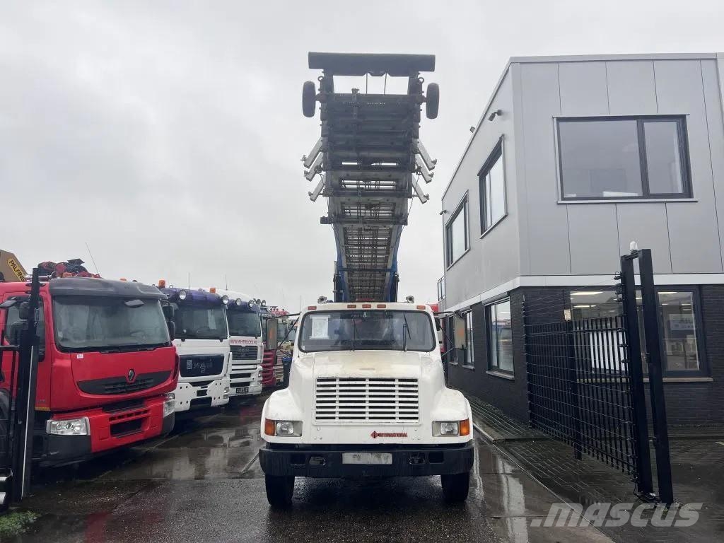 International 4600 4x2 210HP + TEUPEN hyLIFT Plataformas sobre camión