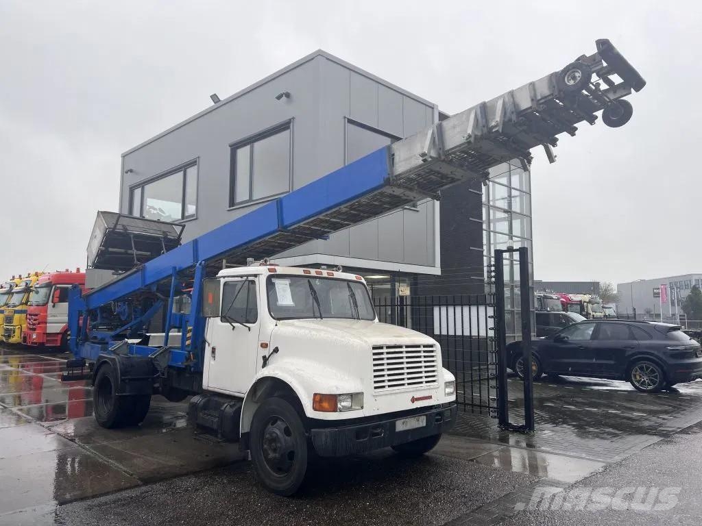 International 4600 4x2 210HP + TEUPEN hyLIFT Plataformas sobre camión