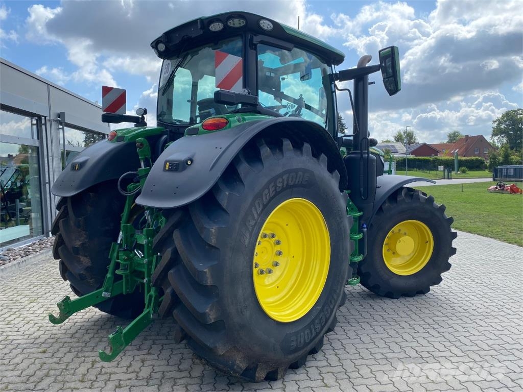 John Deere 6R 215 Traktori