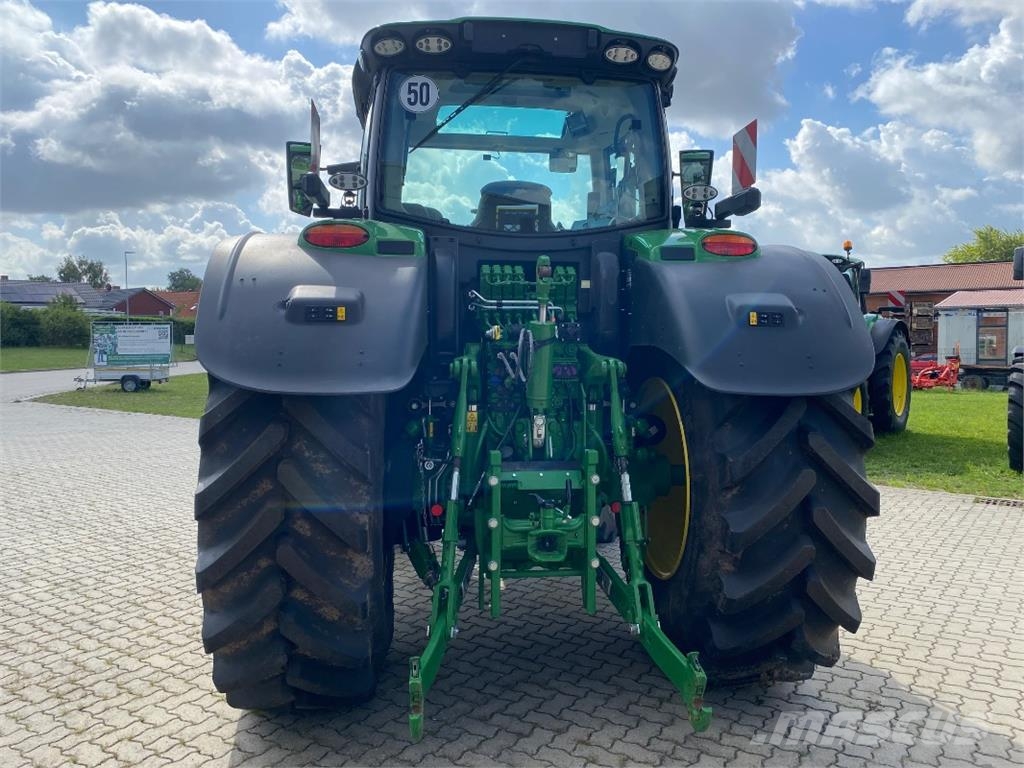 John Deere 6R 215 Traktori