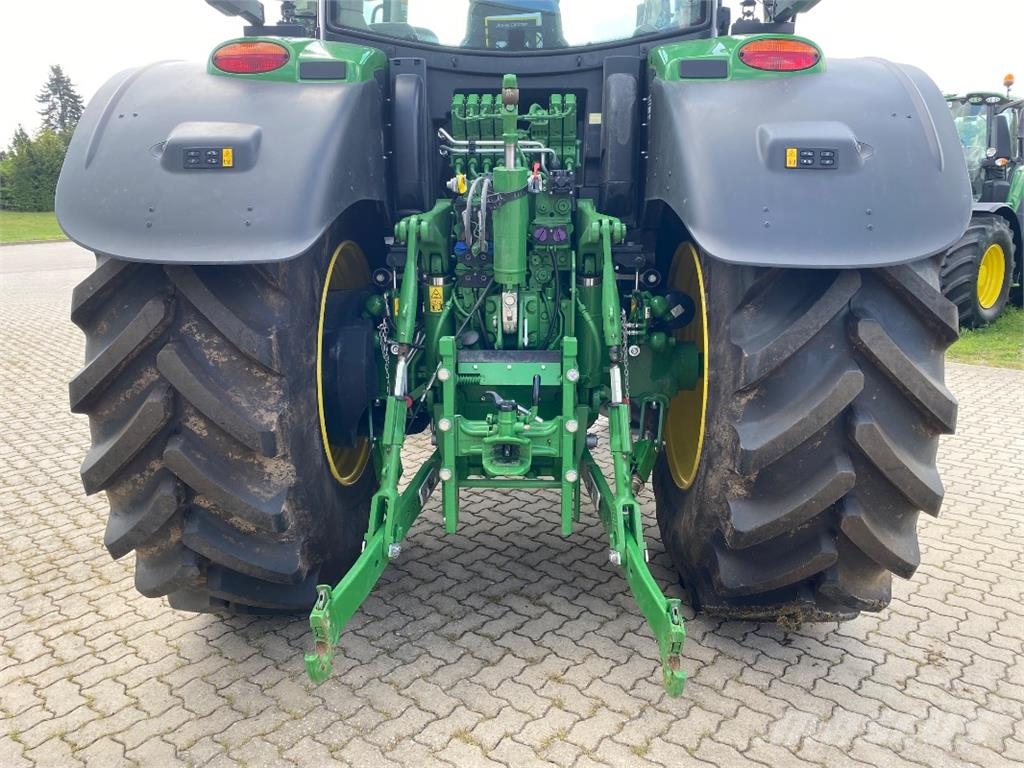 John Deere 6R 215 Traktori
